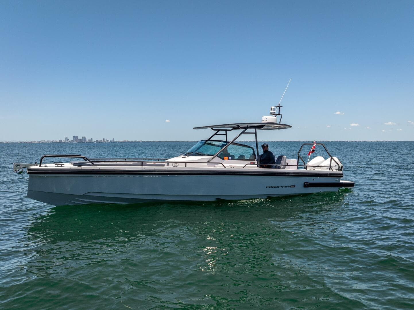 2022 Axopar 28 T-Top Brabus