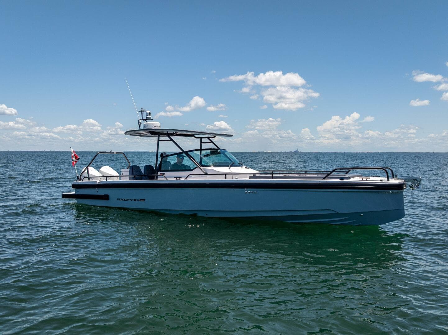 2022 Axopar 28 T-Top Brabus