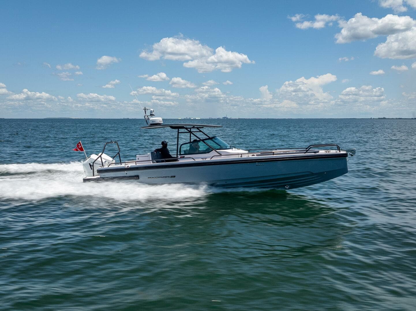 2022 Axopar 28 T-Top Brabus