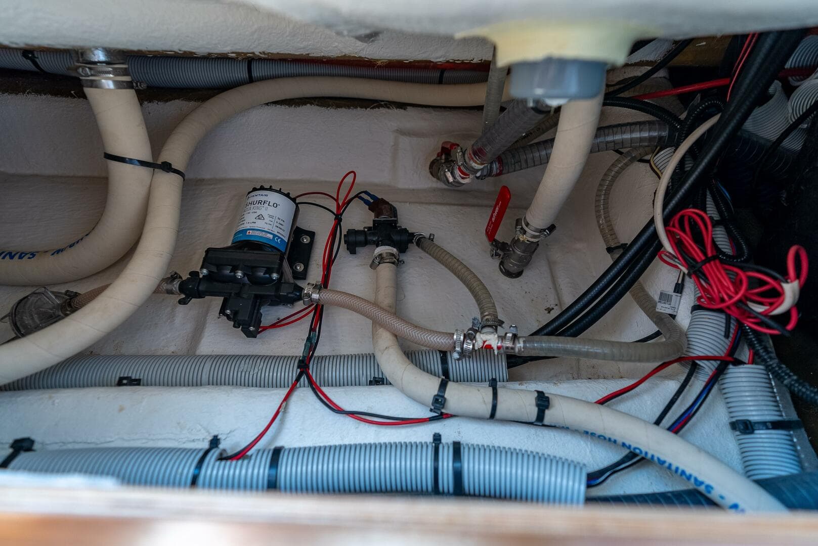 2022 Axopar 28 T-Top Brabus