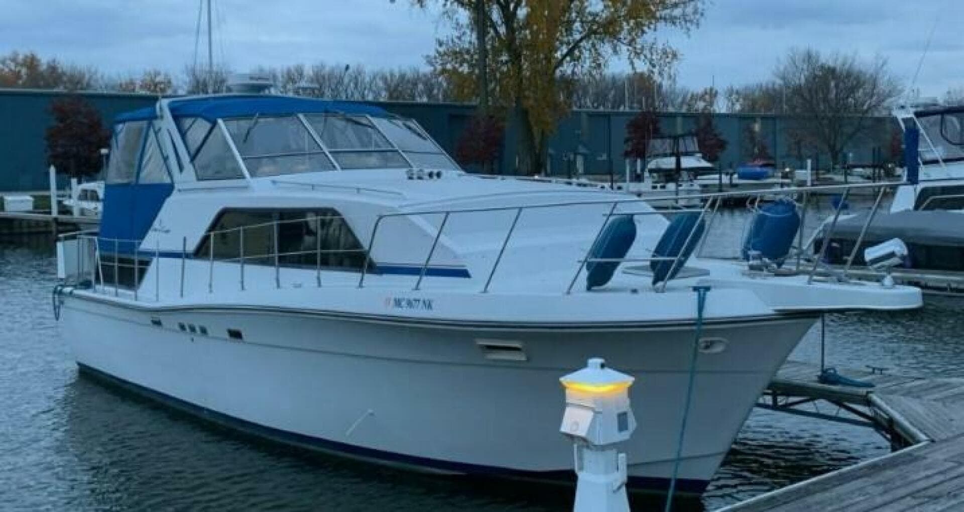 1988 Chris-Craft 381 Catalina