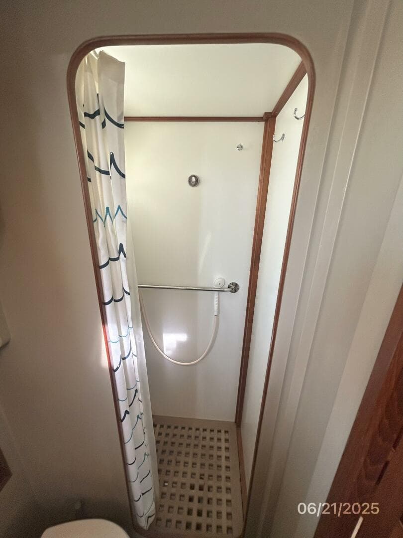 36' Grand Banks shower