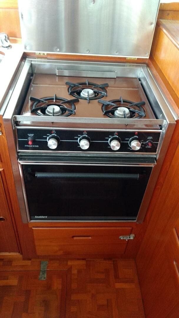 36' Grand Banks galley stove
