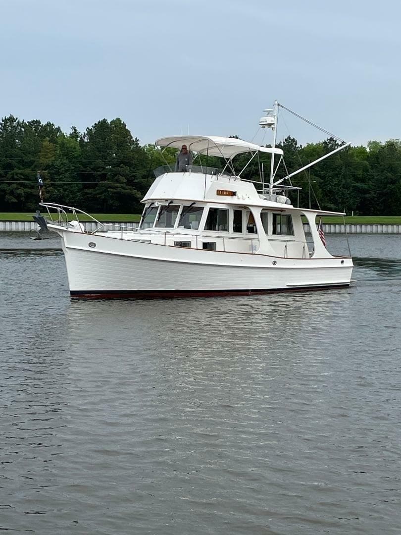36' Grand Banks port forward profile