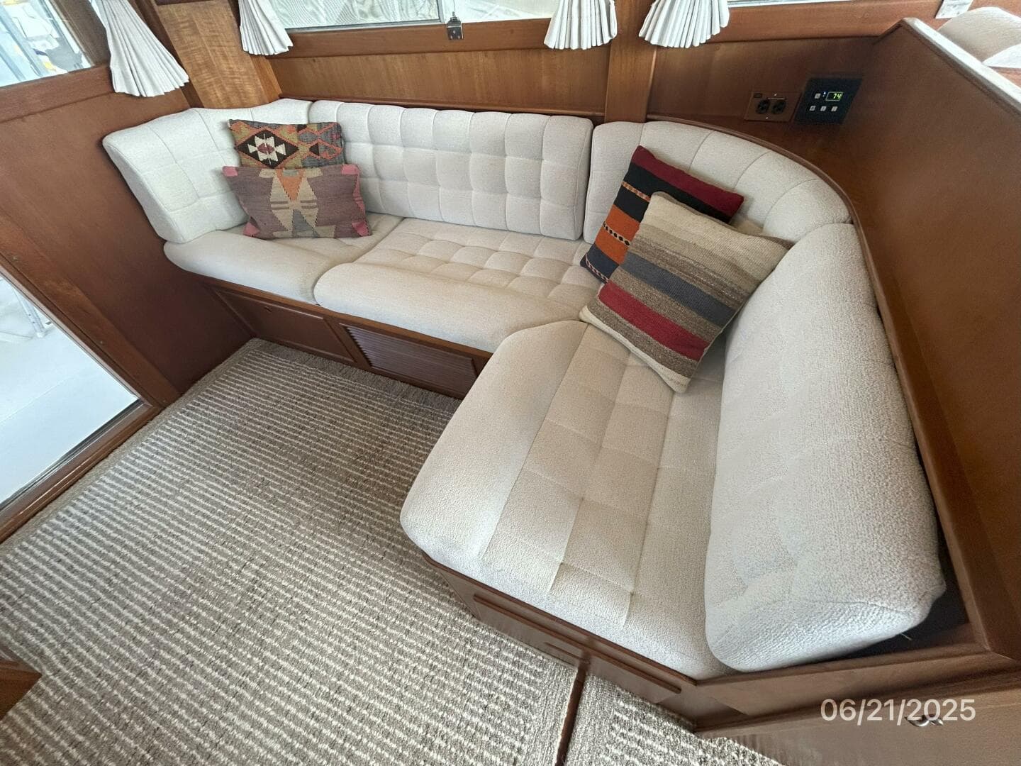 36' Grand Banks salon port seating