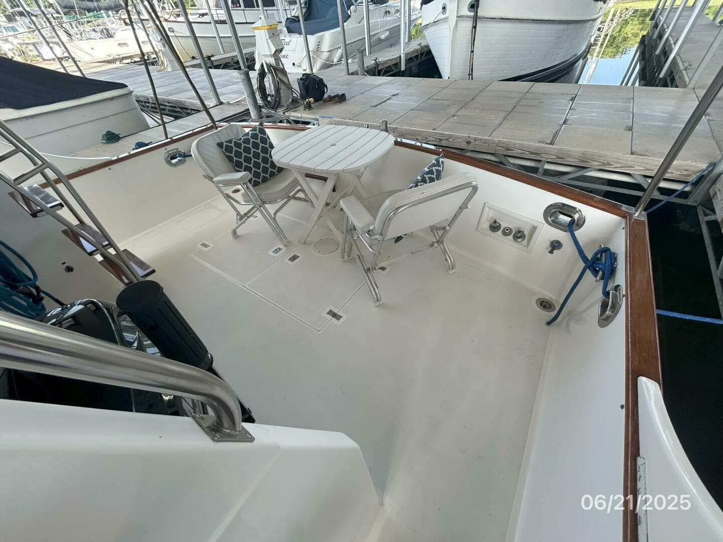 36' Grand Banks aftdeck1
