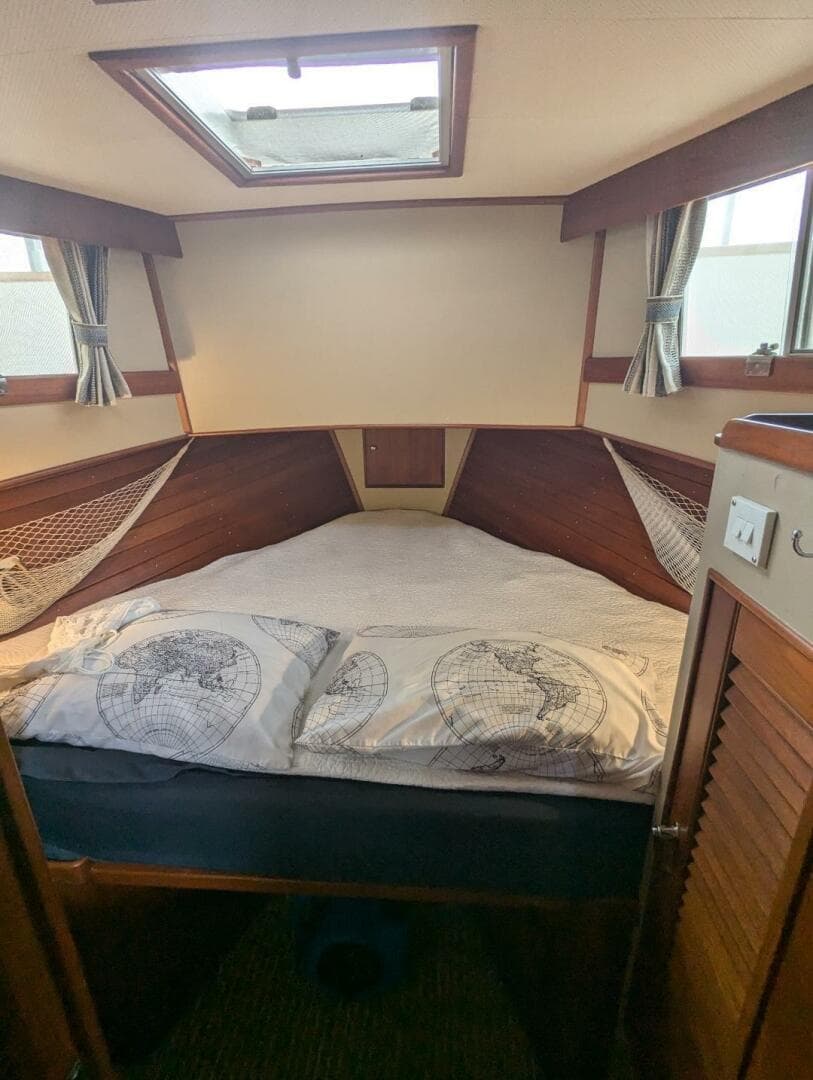 36' Grand Banks master stateroom1
