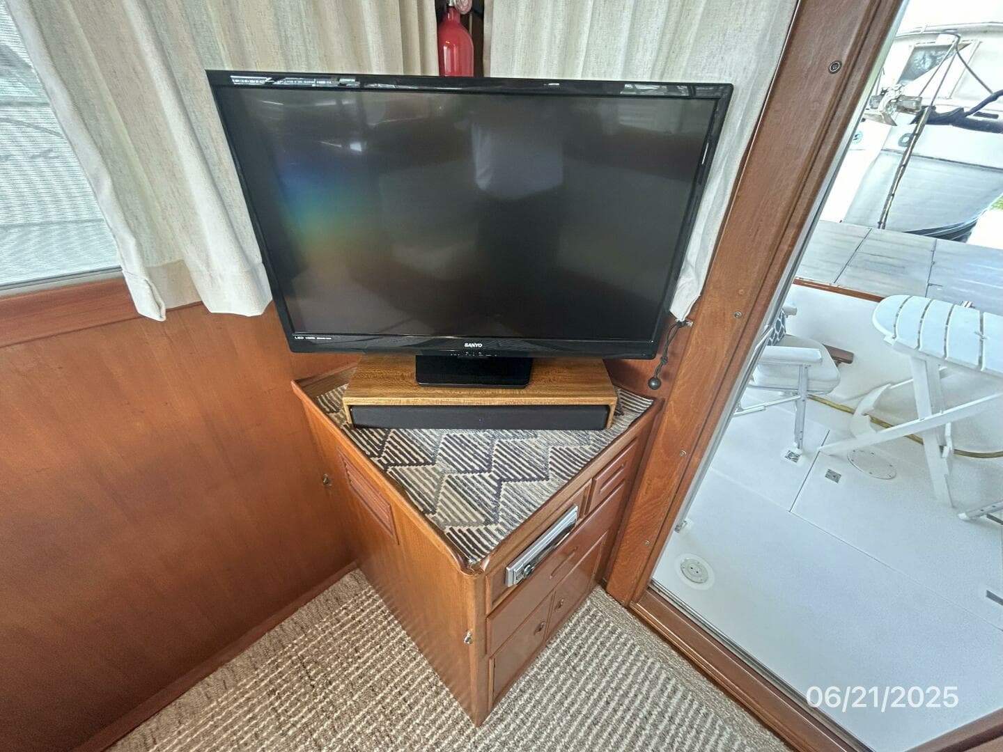 36' Grand Banks salon starboard aft