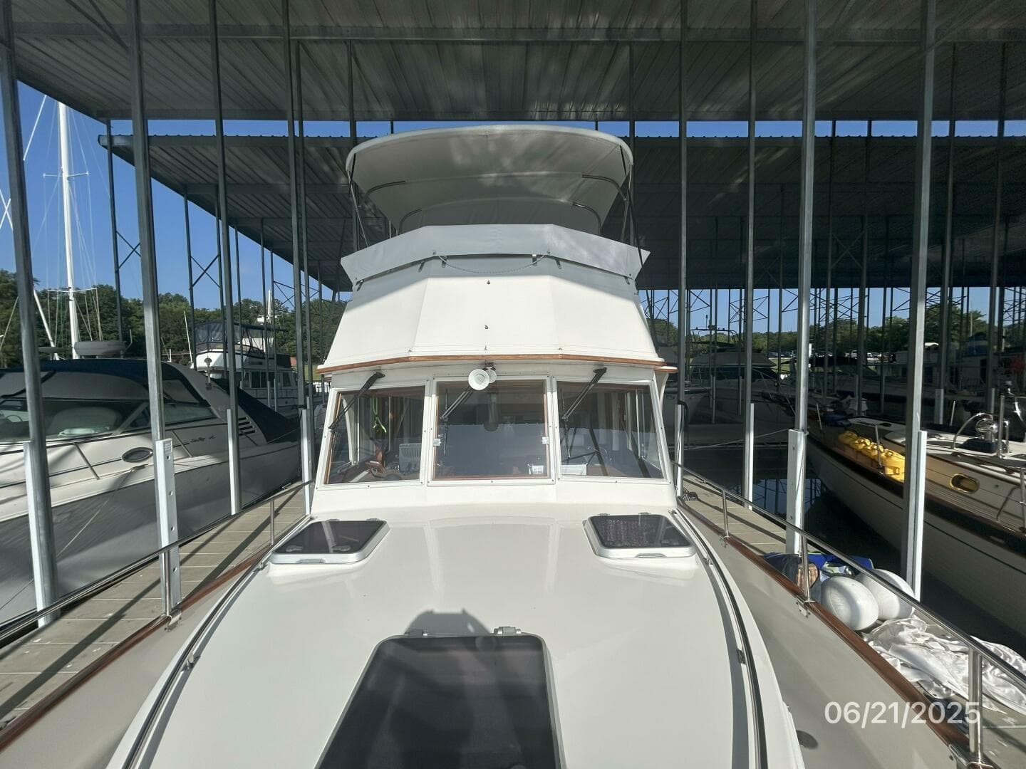 36' Grand Banks foredeck aft