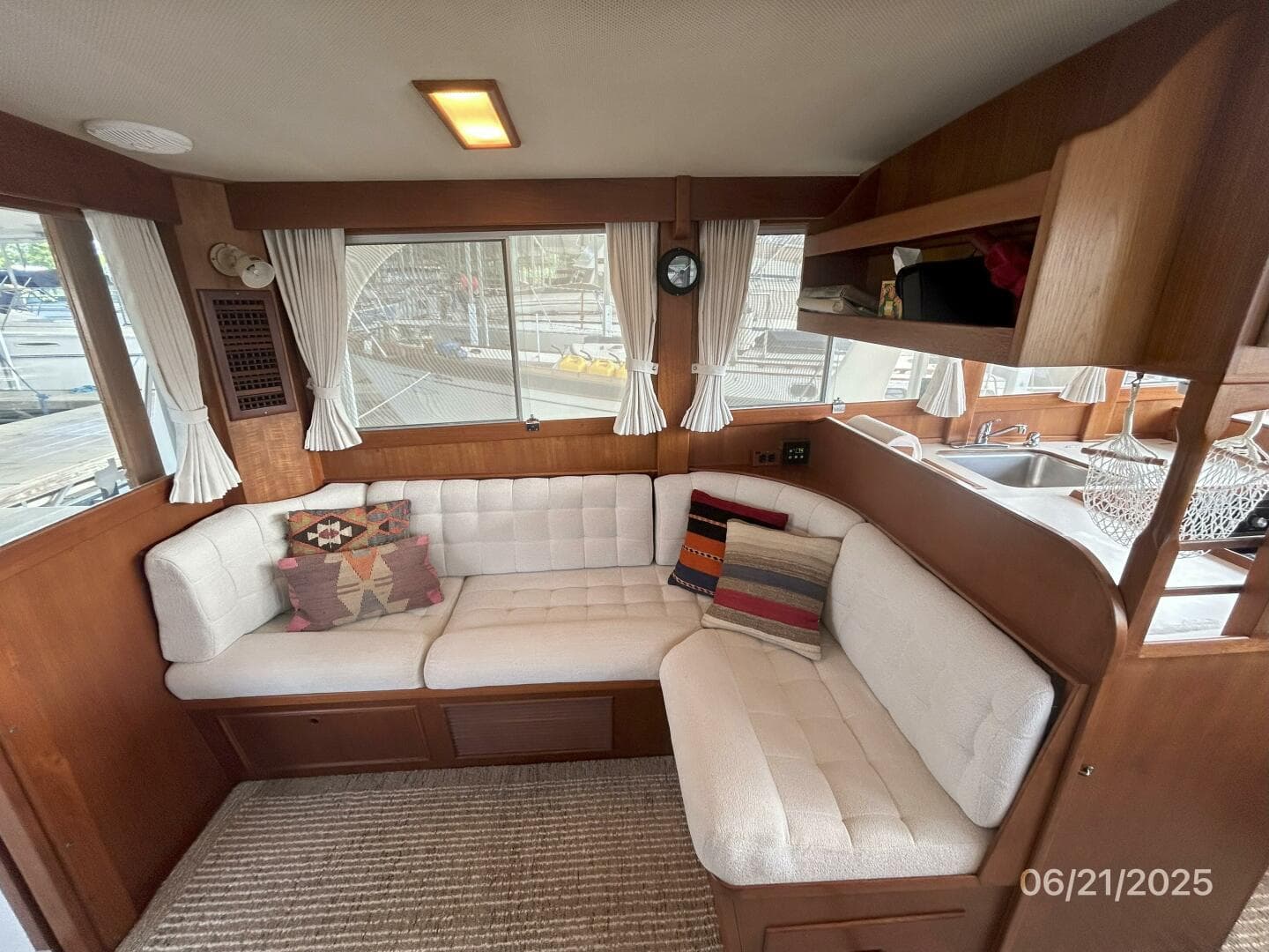36' Grand Banks salon port