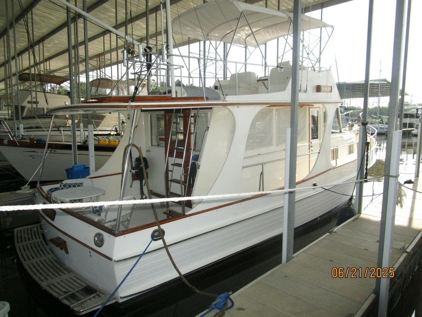 36' Grand Banks starboard aft profile2