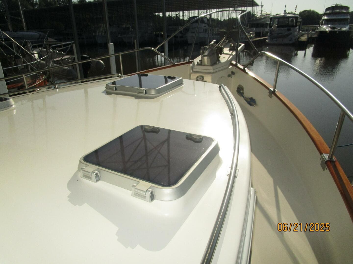 36' Grand Banks foredeck2