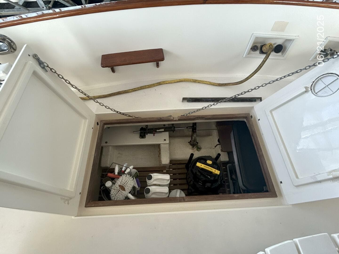 36' Grand Banks lazarette access