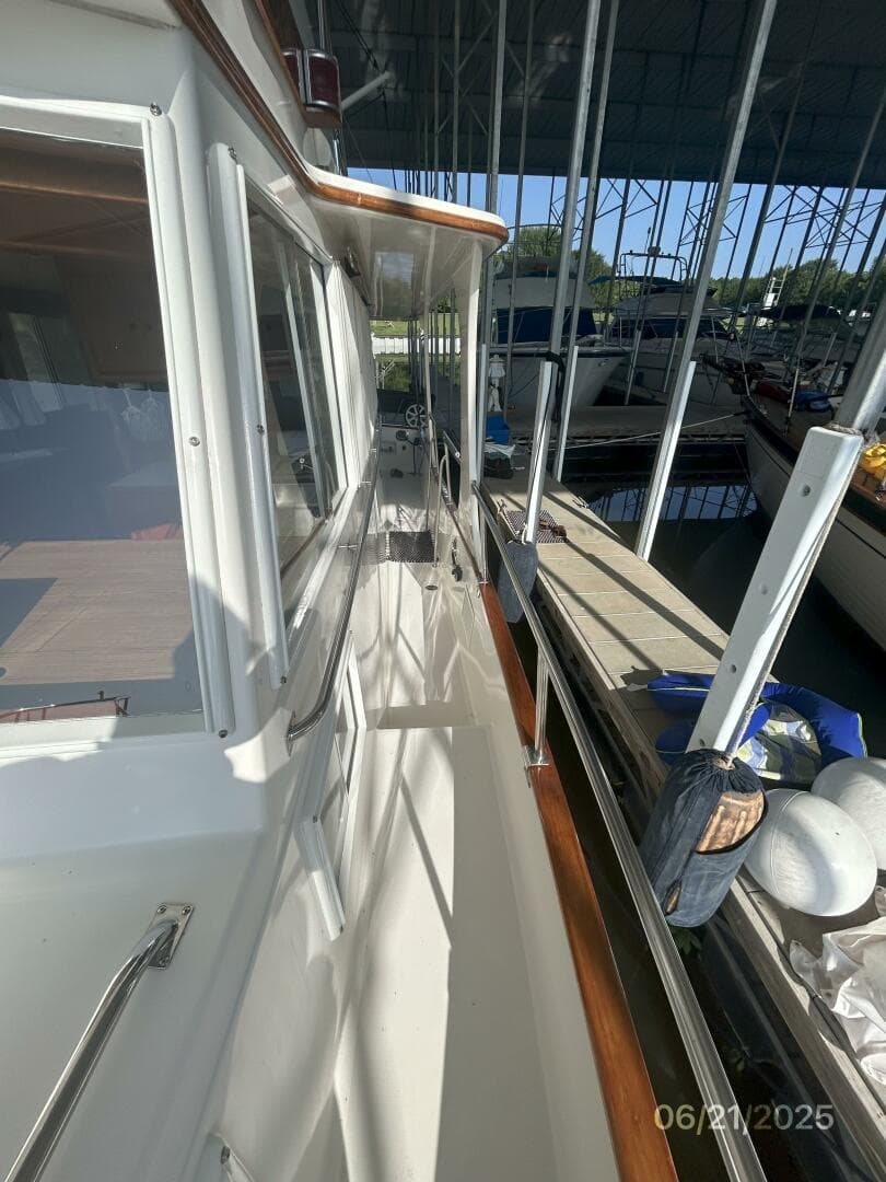 36' Grand Banks port side deck1