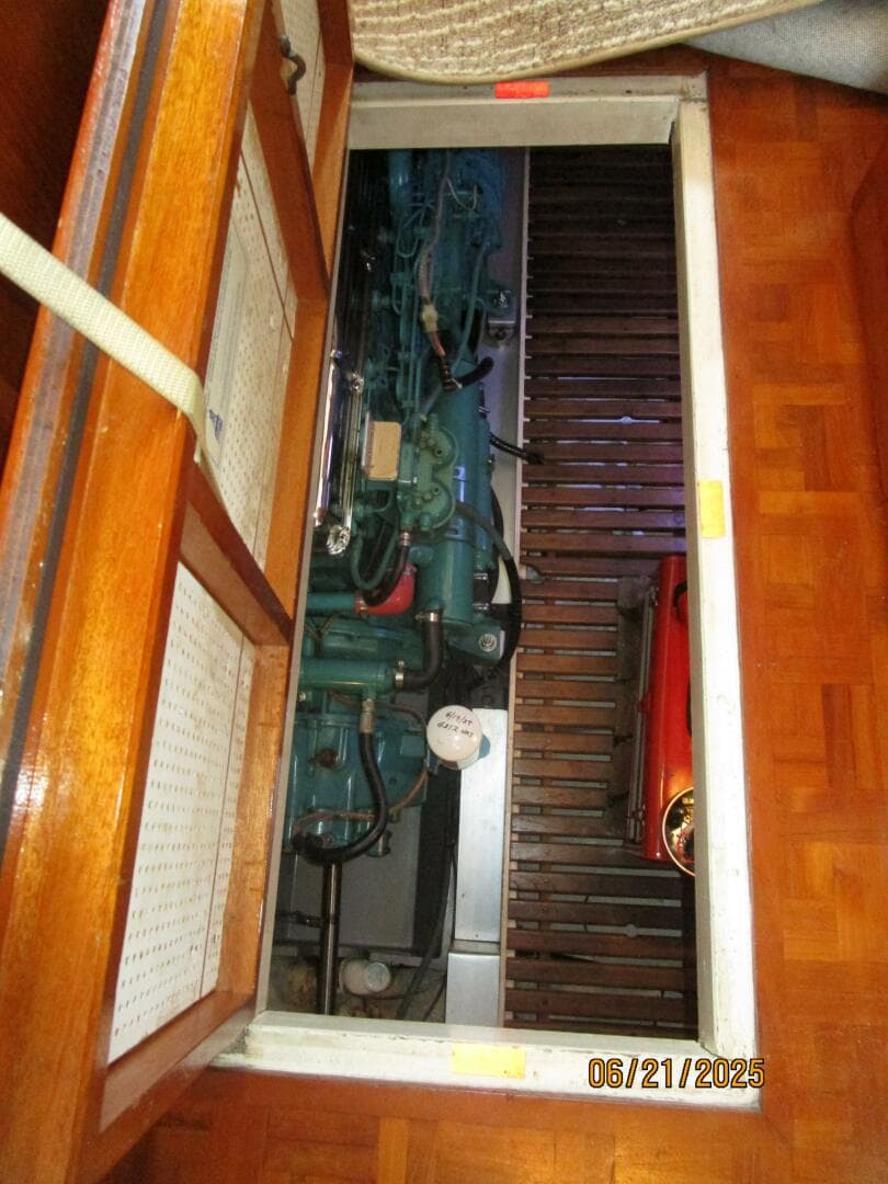 36' Grand Banks engine room access1