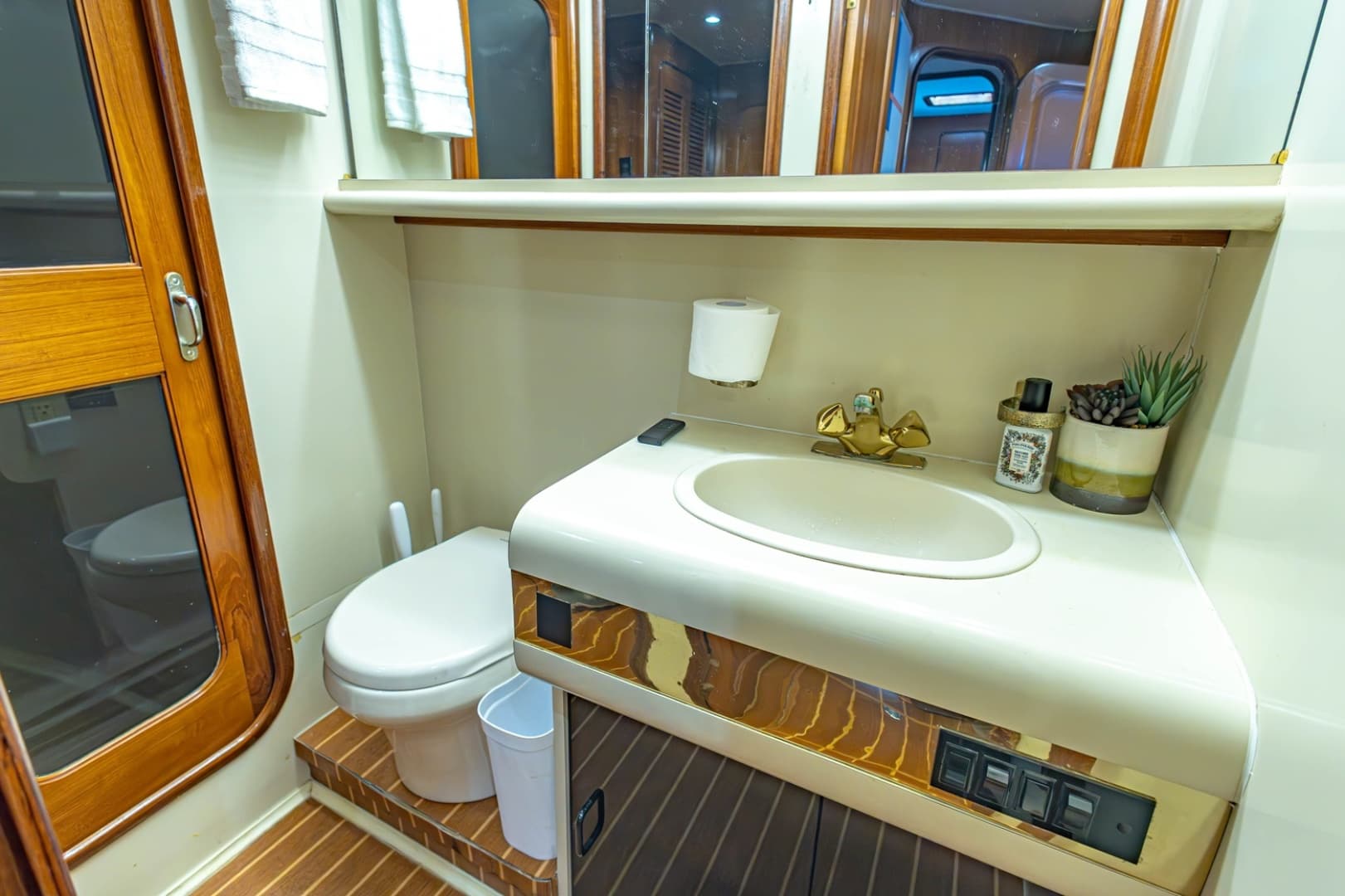 1990 Viking Cockpit Motor Yacht