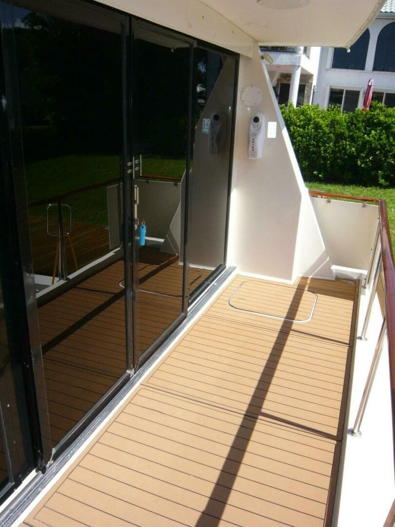 1990 Viking Cockpit Motor Yacht
