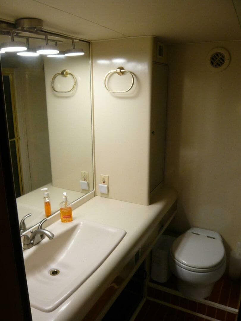 1990 Viking Cockpit Motor Yacht