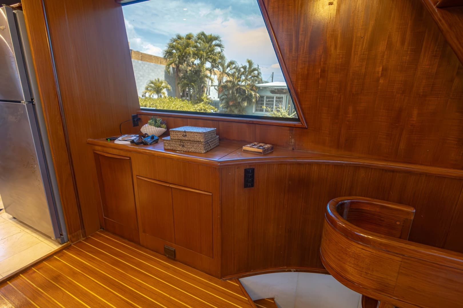 1990 Viking Cockpit Motor Yacht