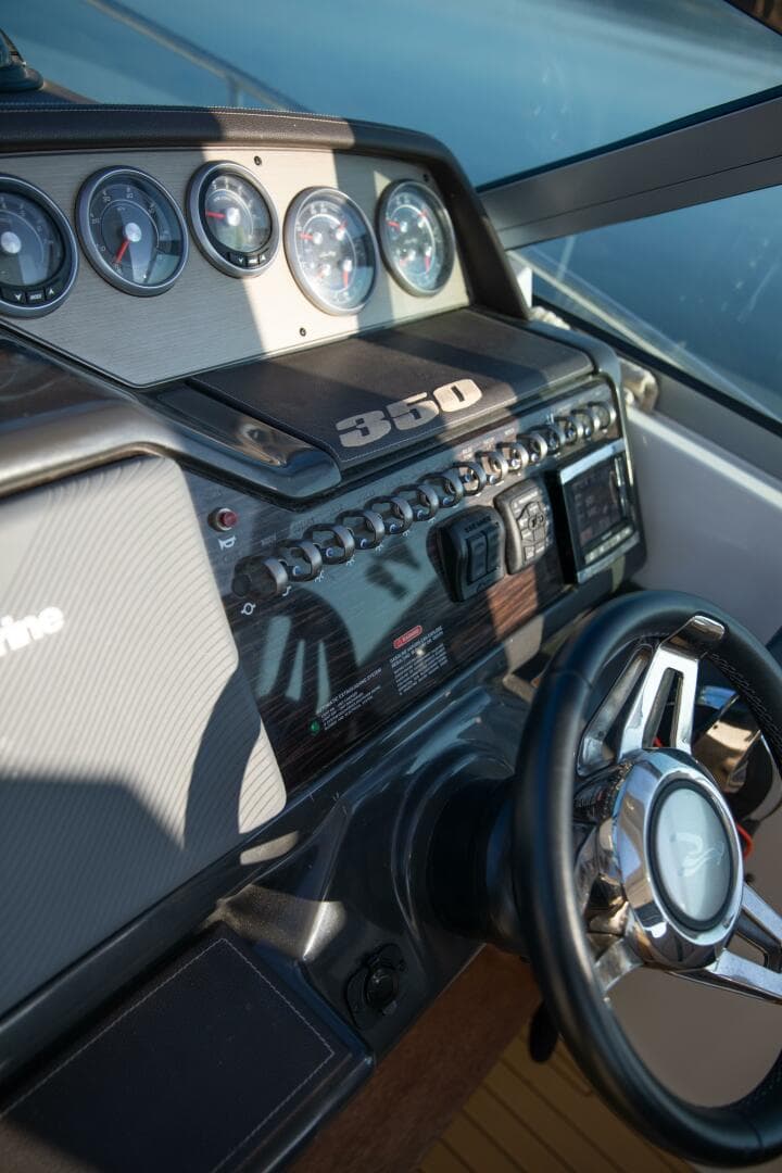 2016 Sea Ray 350 Sundancer