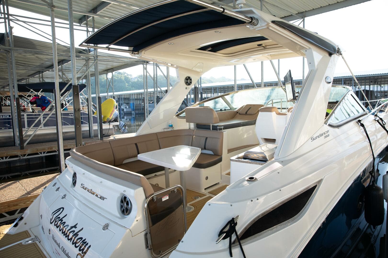 2016 Sea Ray 350 Sundancer