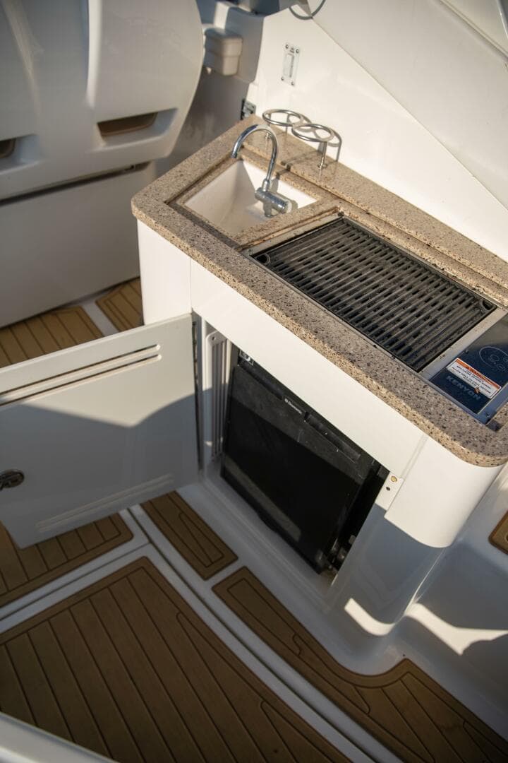 2016 Sea Ray 350 Sundancer