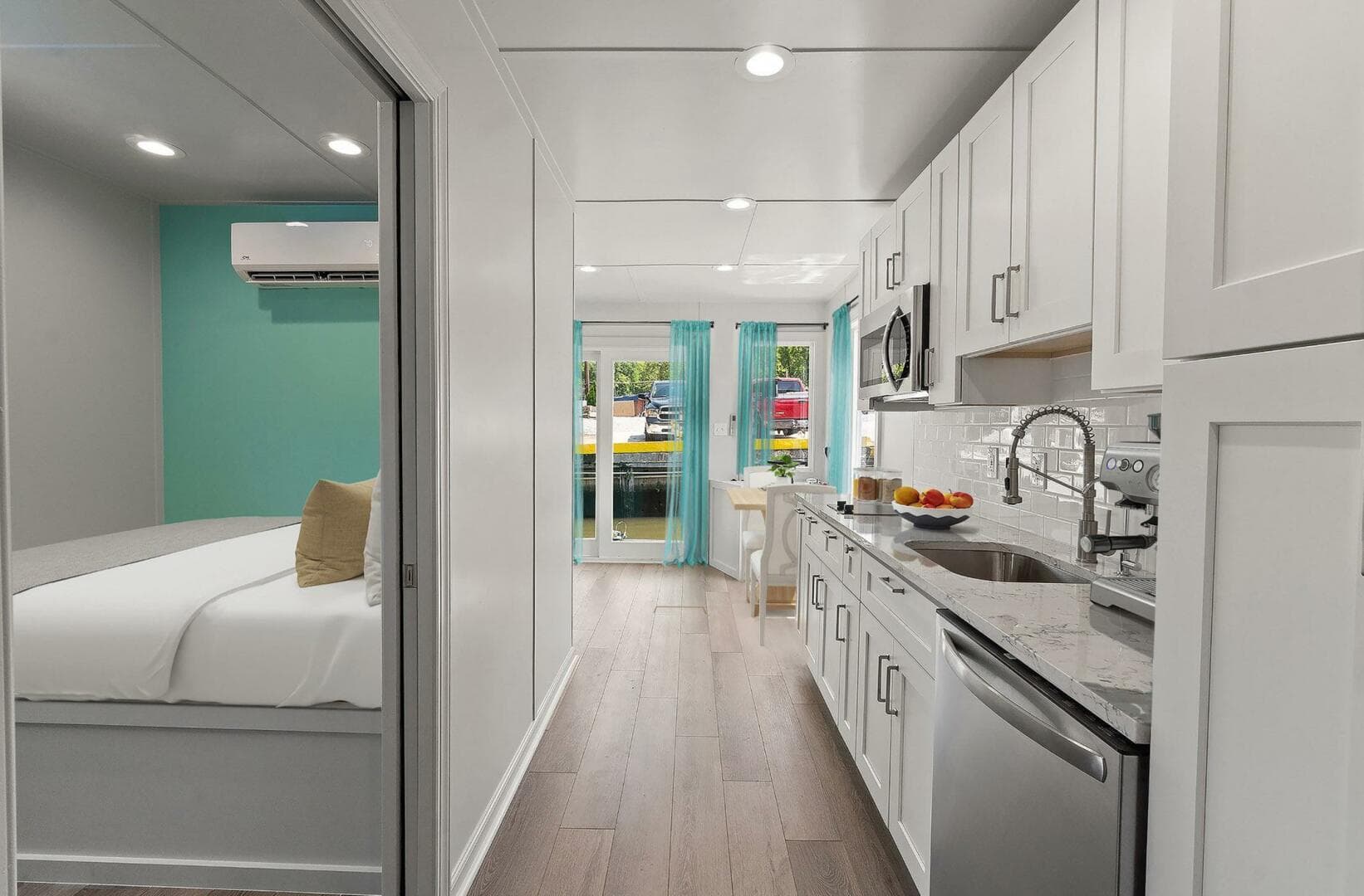 2025 Custom Hank's 40 Houseboat