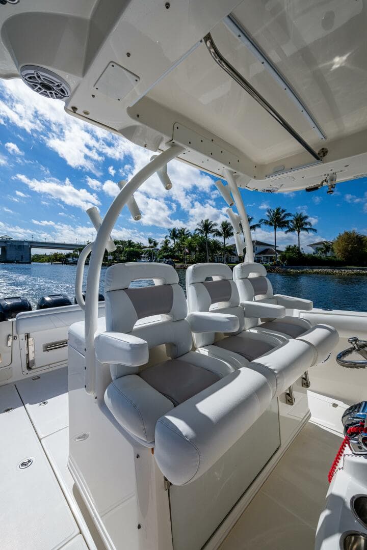 2011 Boston Whaler 370 Outrage
