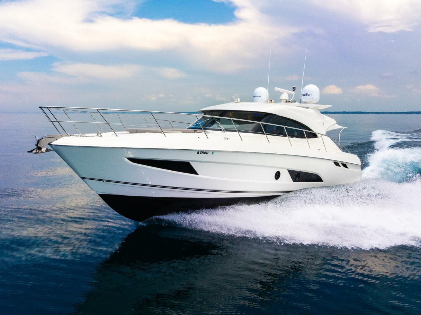2019 Riviera 4800 Sport Yacht