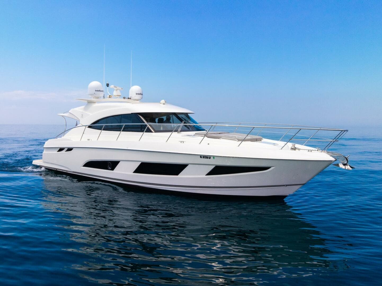 2019 Riviera 4800 Sport Yacht