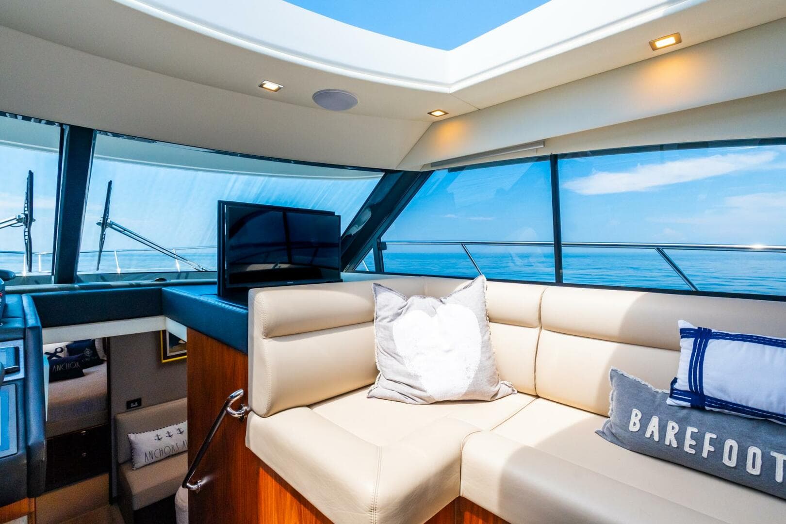 2019 Riviera 4800 Sport Yacht