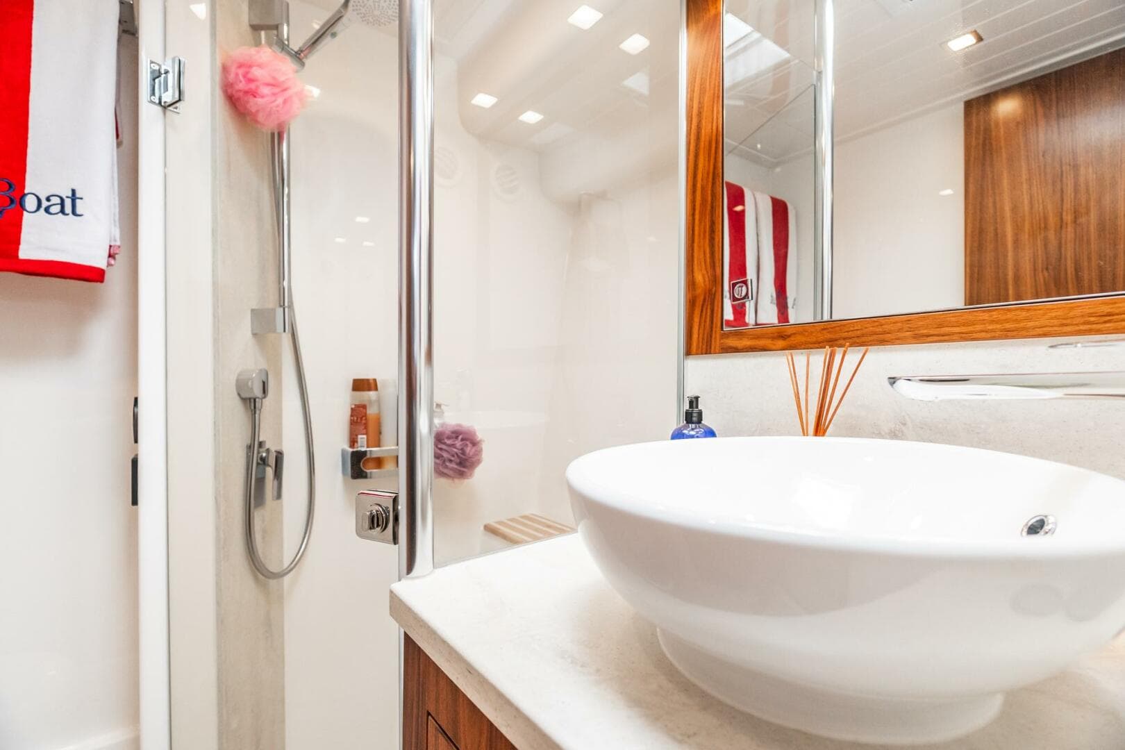 2019 Riviera 4800 Sport Yacht