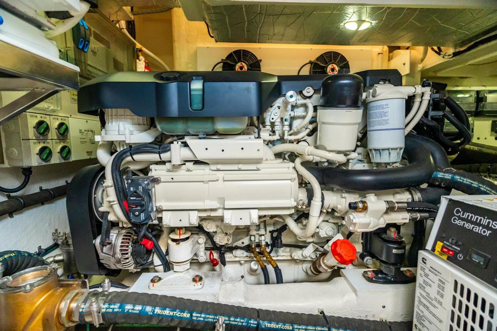 2019 Riviera 4800 Sport Yacht