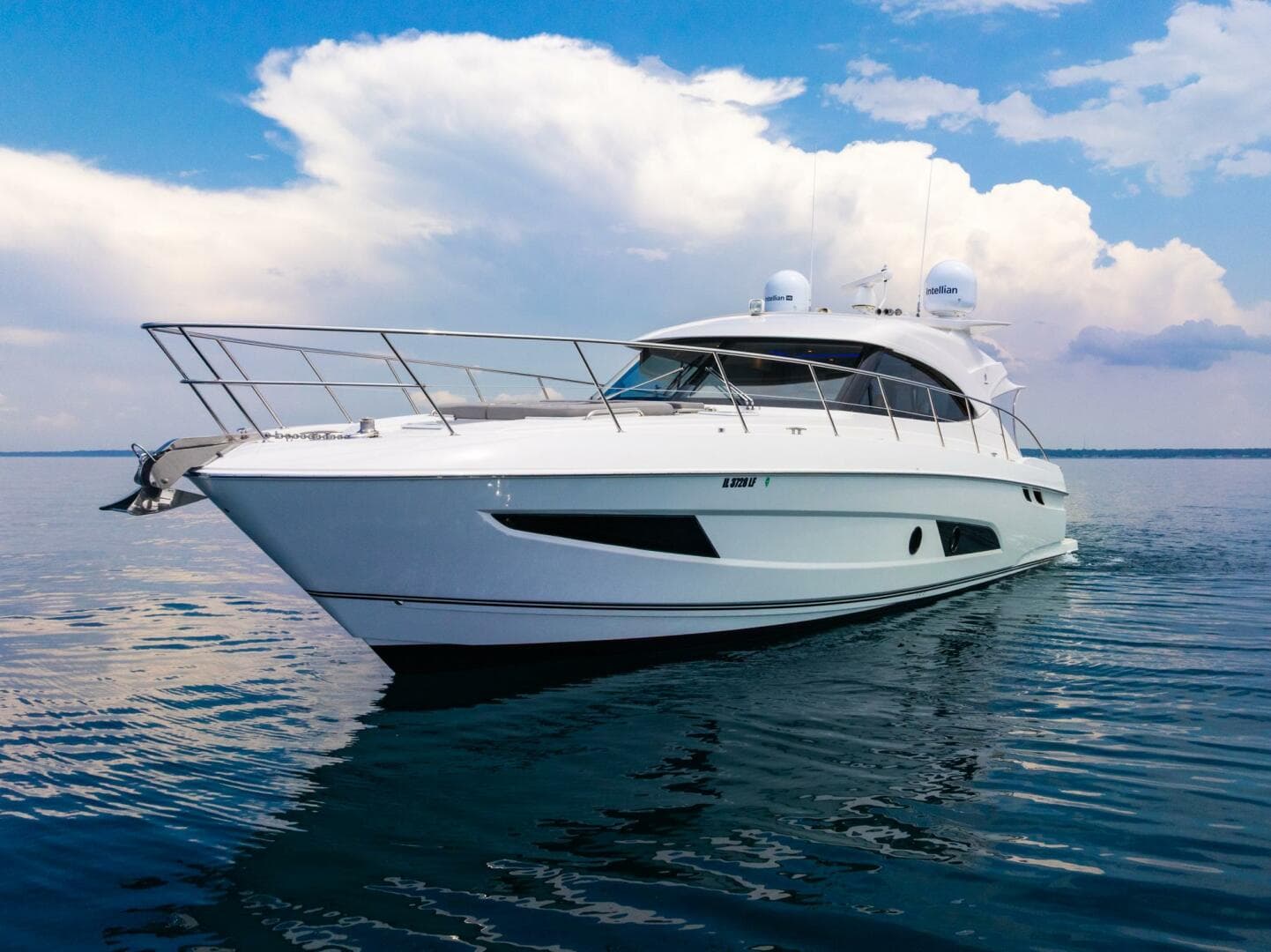 2019 Riviera 4800 Sport Yacht
