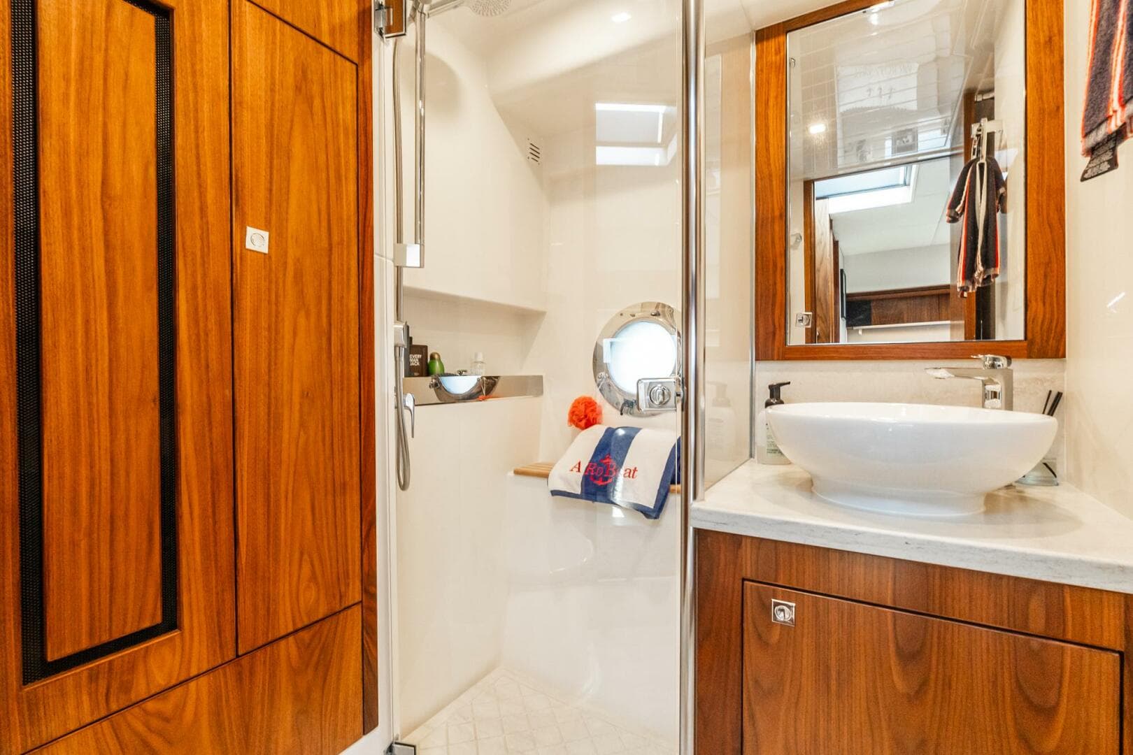 2019 Riviera 4800 Sport Yacht