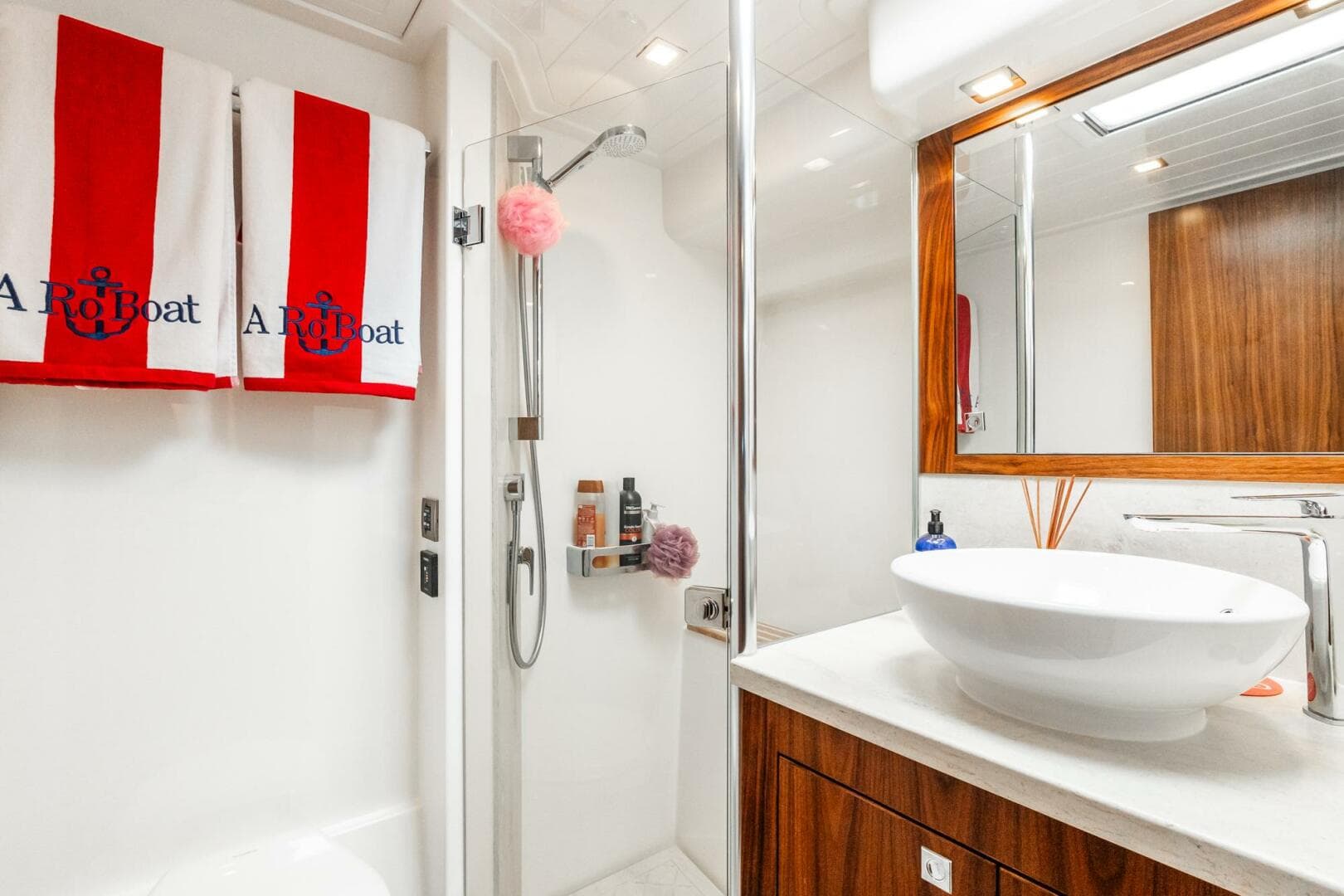 2019 Riviera 4800 Sport Yacht