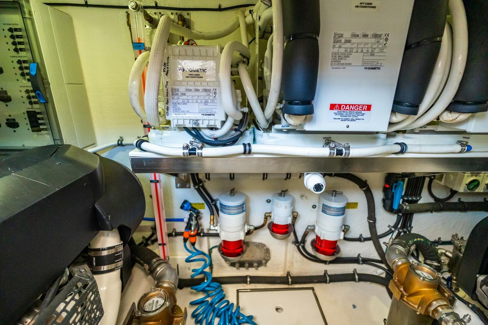 2019 Riviera 4800 Sport Yacht