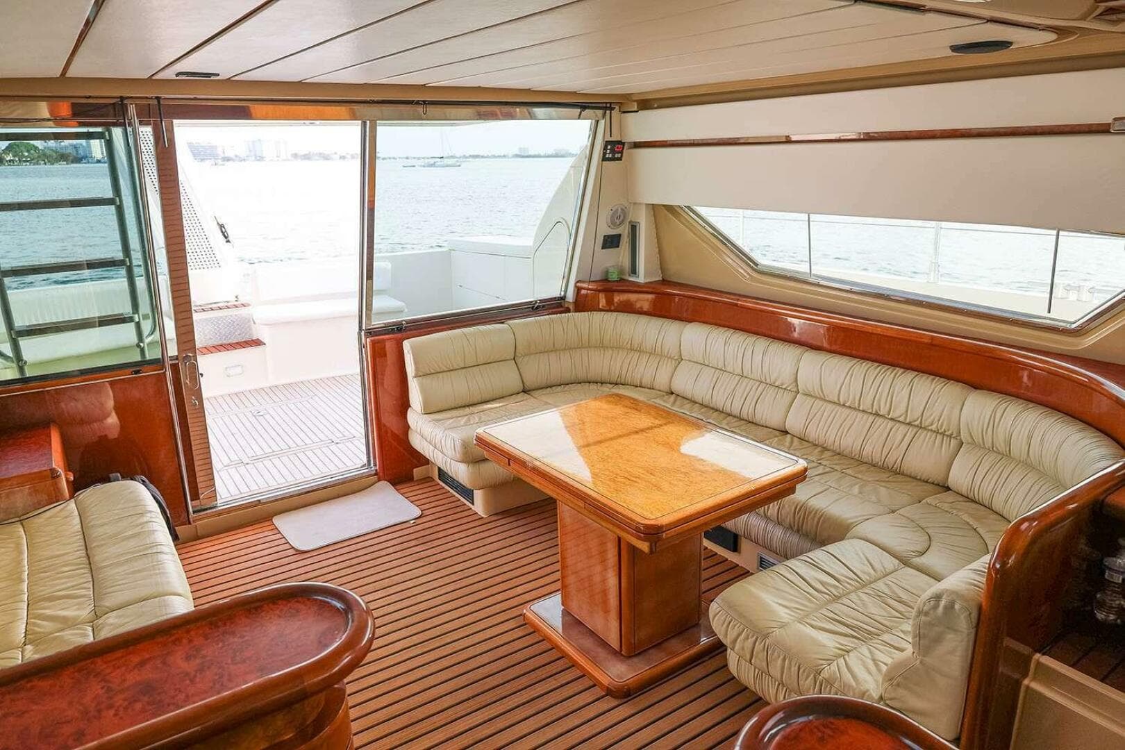 1998 Ferretti Yachts 55 Motor Yacht