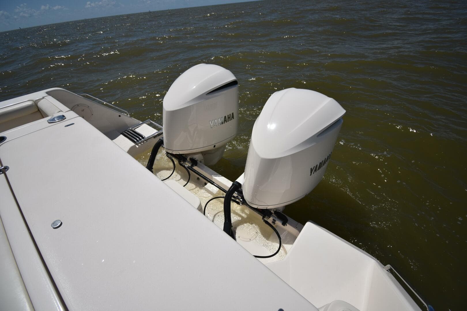 2016 Grady-White 330 Express 