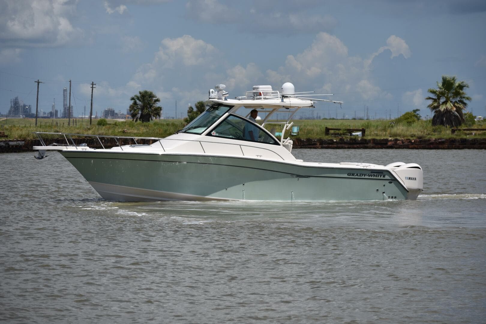 2016 Grady-White 330 Express 