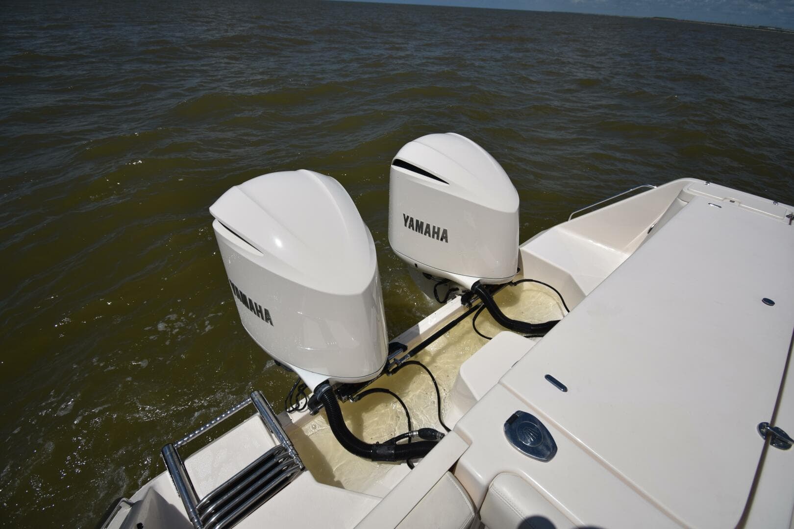 2016 Grady-White 330 Express 