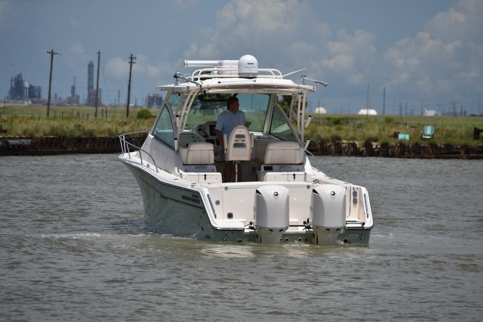 2016 Grady-White 330 Express 