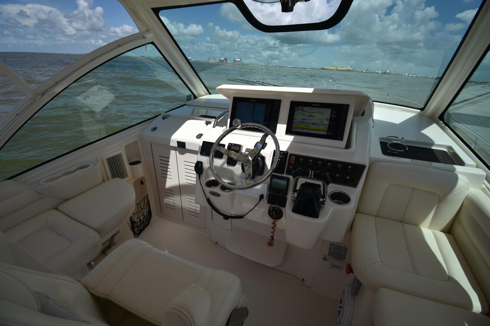 2016 Grady-White 330 Express 