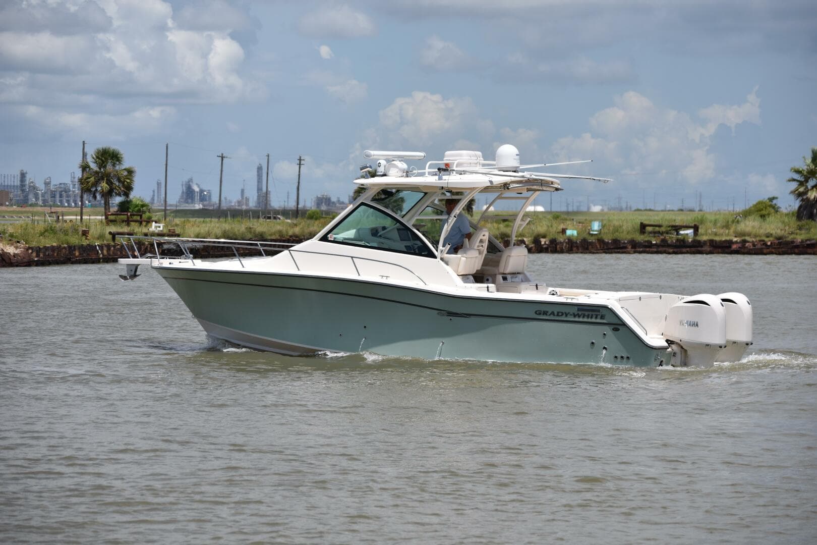 2016 Grady-White 330 Express 