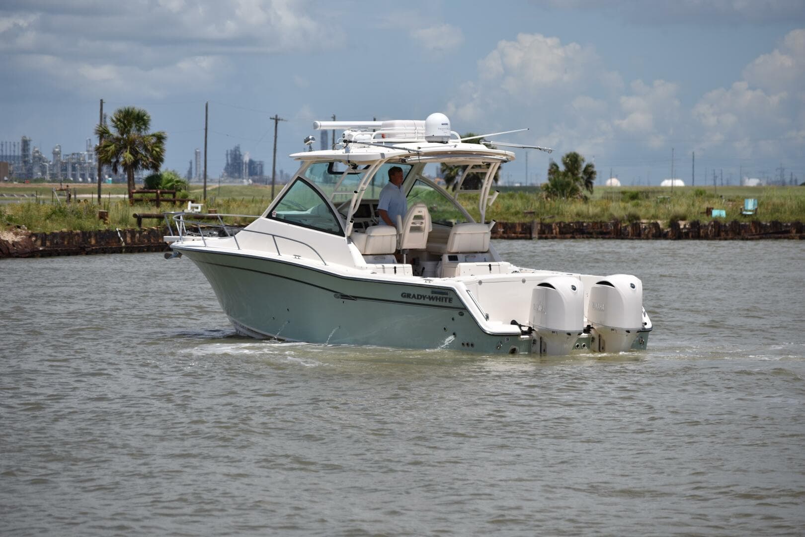 2016 Grady-White 330 Express 