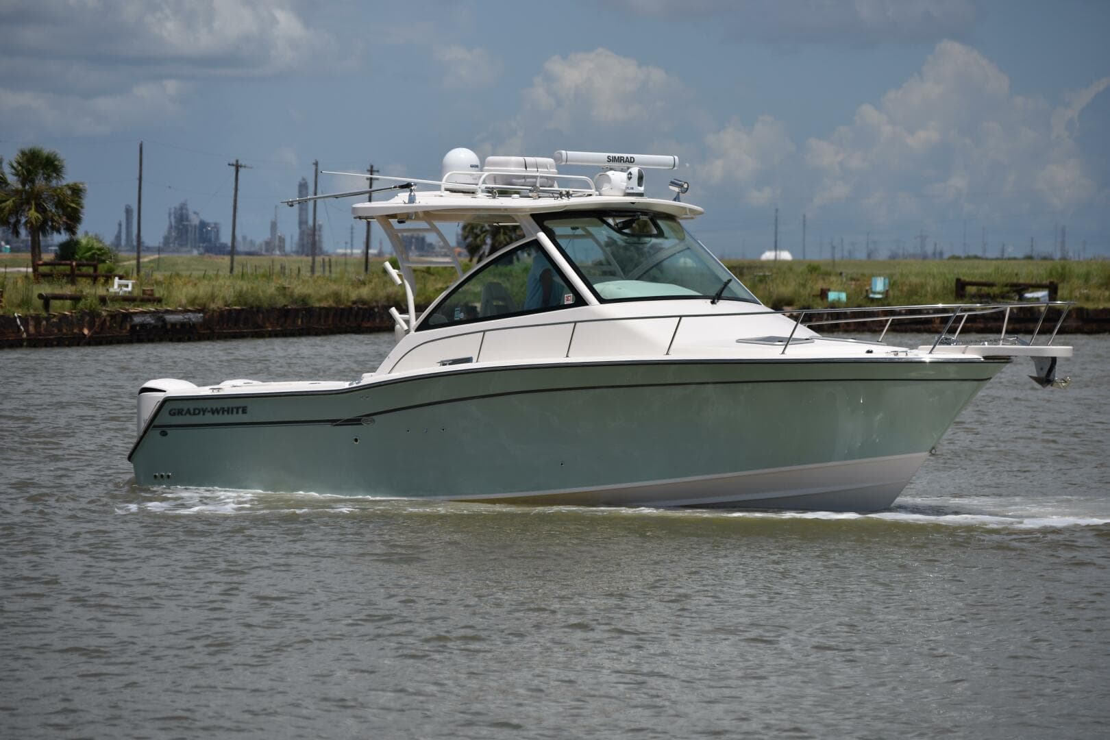 2016 Grady-White 330 Express 