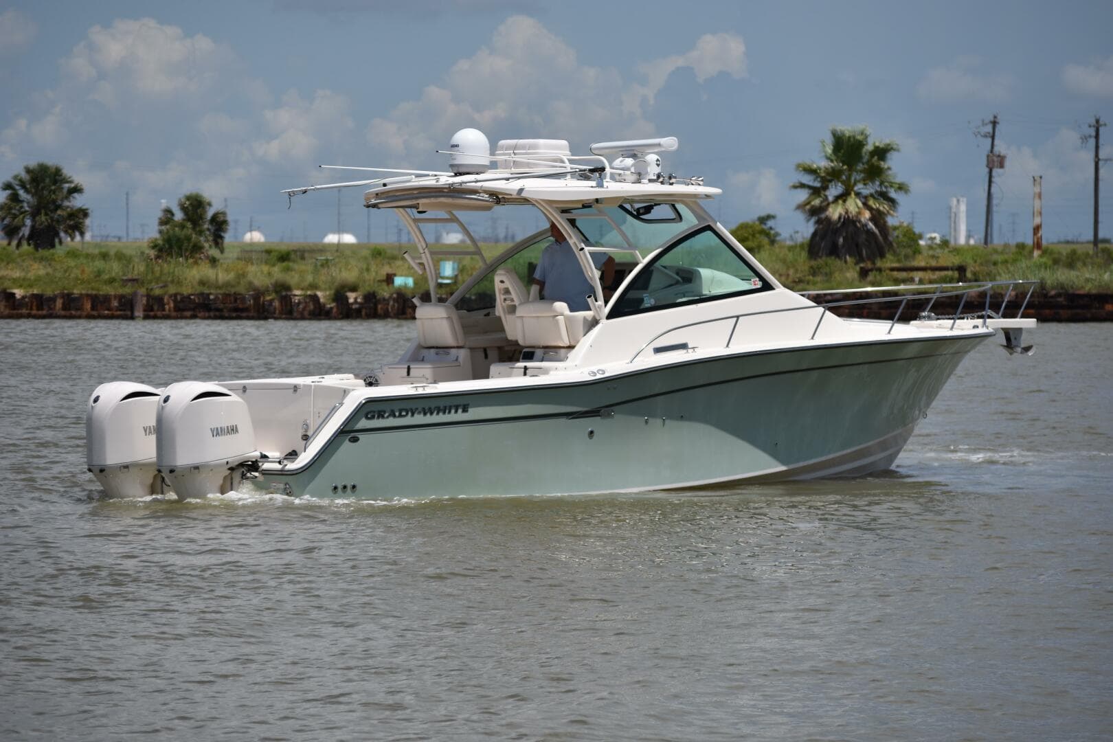 2016 Grady-White 330 Express 