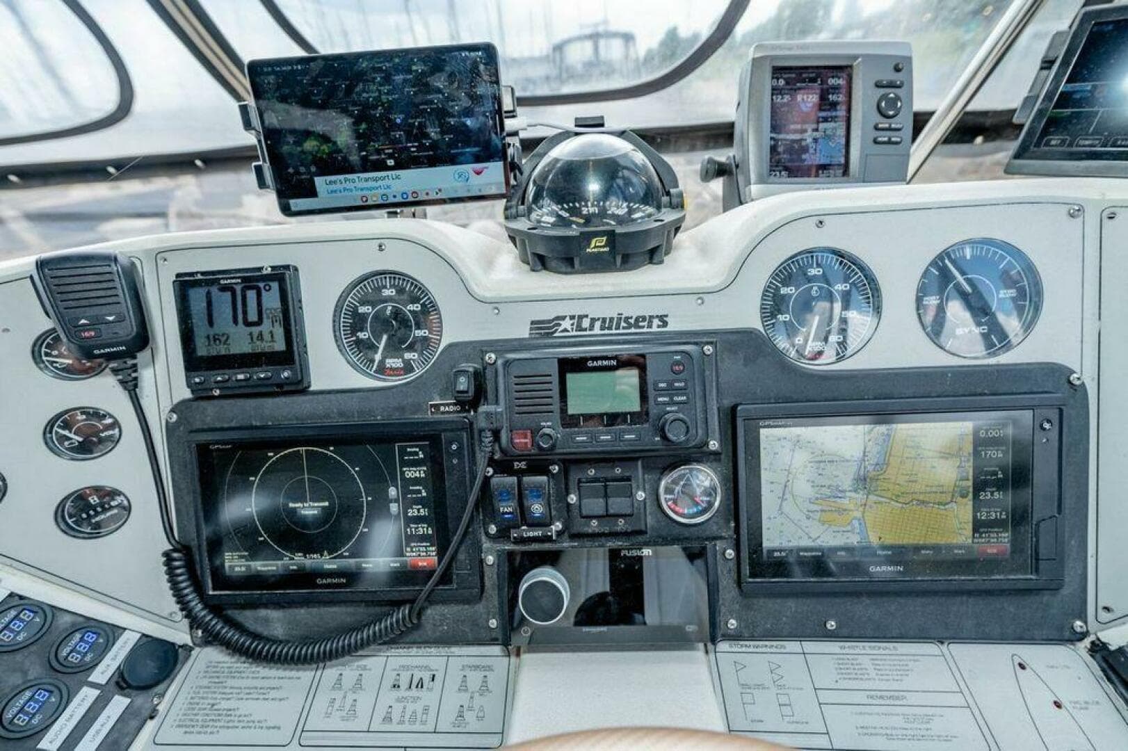 1991 Cruisers Yachts 3850 Aft Cabin