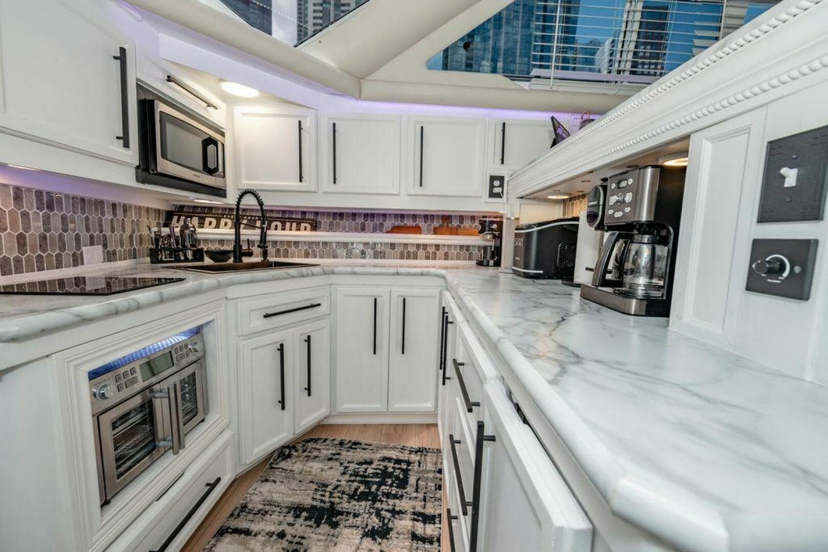 1991 Cruisers Yachts 3850 Aft Cabin