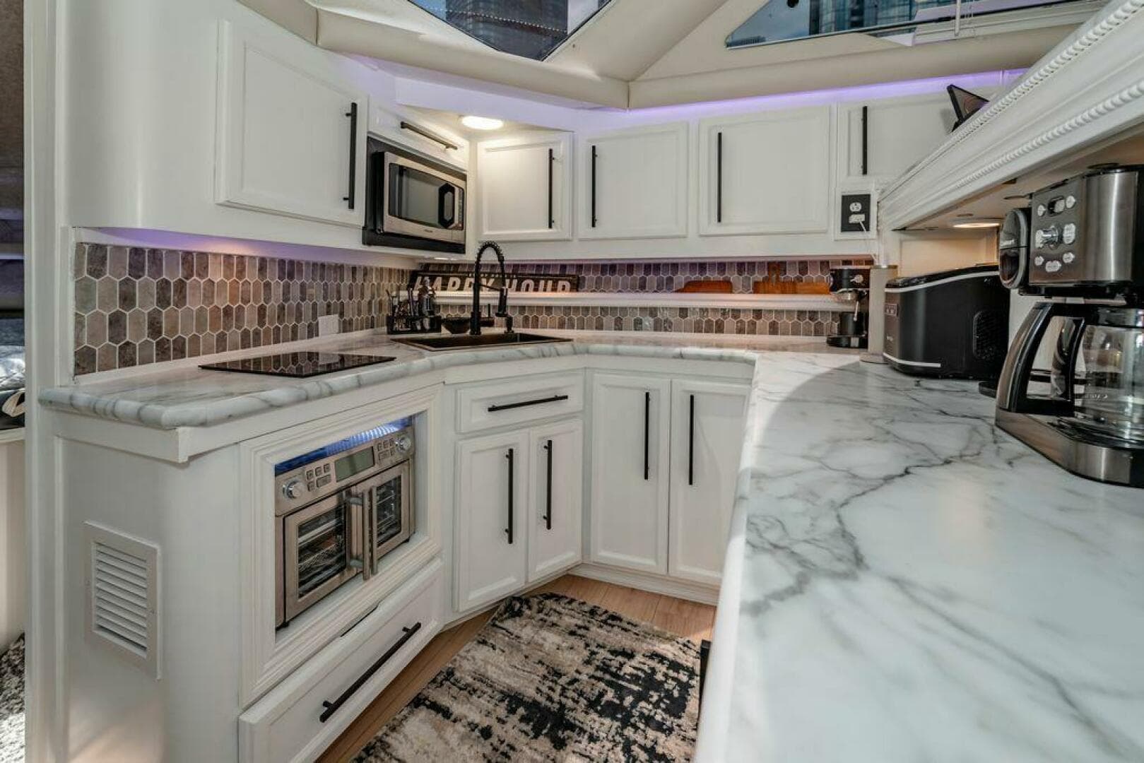 1991 Cruisers Yachts 3850 Aft Cabin